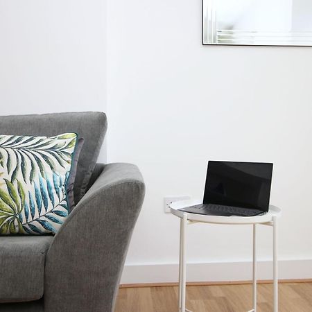 St Thomas Loft Views By Ssw - 2Br, Parking, Sleeps 4, Easy Access To City Centre, Marina, Beach And M4 Swansea Exterior photo