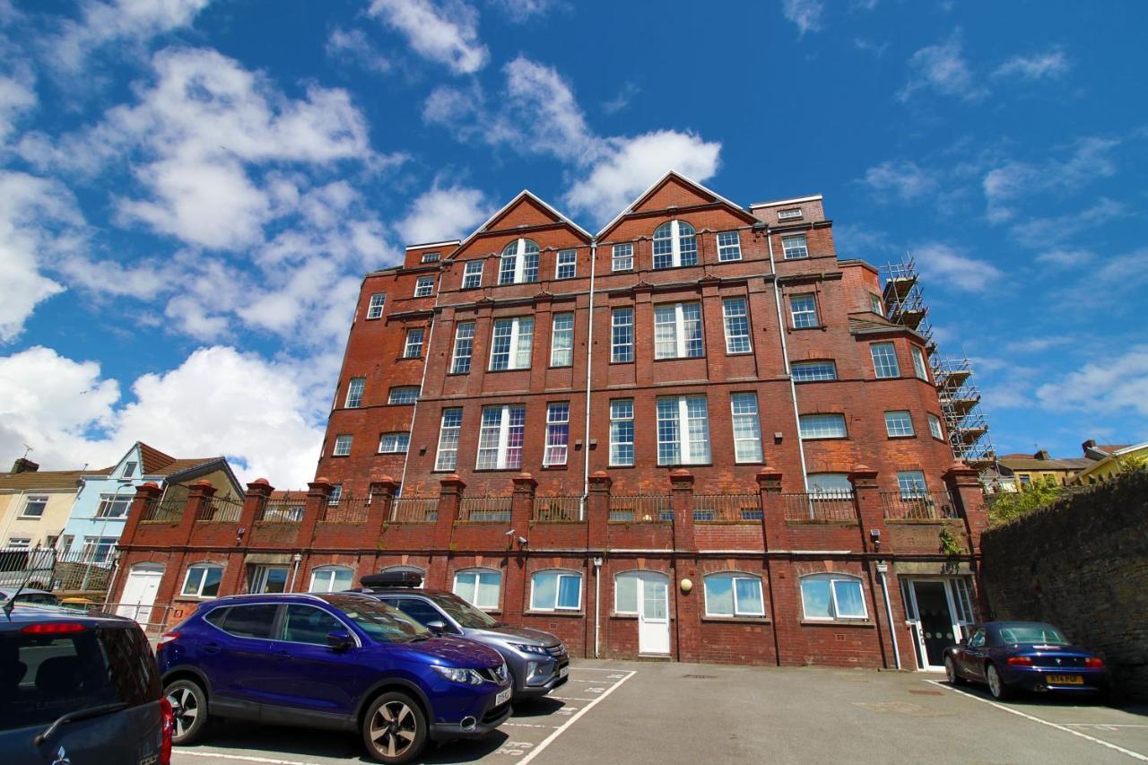 St Thomas Loft Views By Ssw - 2Br, Parking, Sleeps 4, Easy Access To City Centre, Marina, Beach And M4 Swansea Exterior photo
